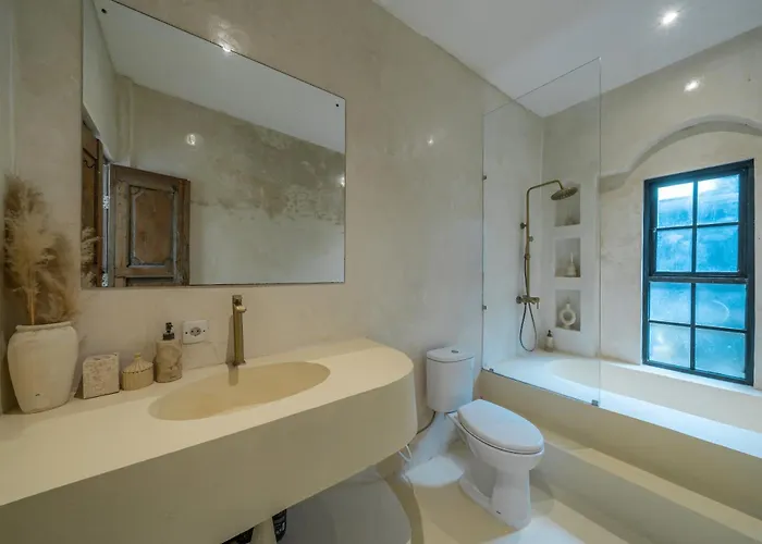 Villa Casa Solea - Romantic 1br Villa, 7 Min To *